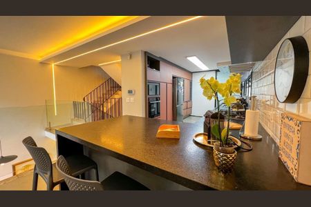 Casa à venda com 4 quartos, 262m² em Chácara Monte Alegre, São Paulo