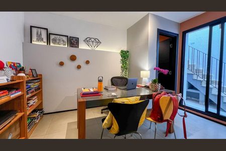 Casa à venda com 4 quartos, 262m² em Chácara Monte Alegre, São Paulo