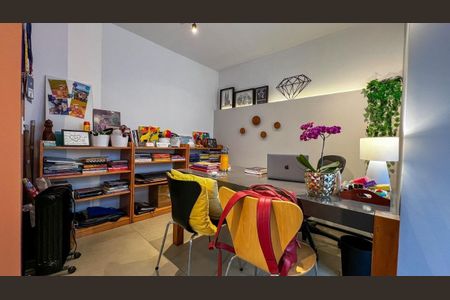 Casa à venda com 4 quartos, 262m² em Chácara Monte Alegre, São Paulo