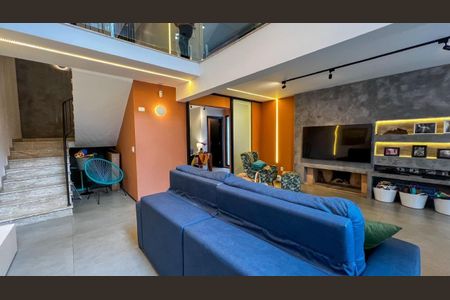 Casa à venda com 4 quartos, 262m² em Chácara Monte Alegre, São Paulo