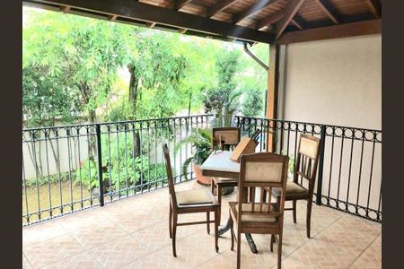 Casa à venda com 4 quartos, 350m² em Chácara Monte Alegre, São Paulo