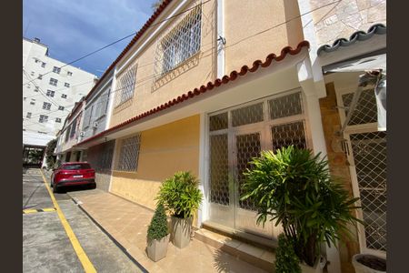 Casa para alugar com 203m², 3 quartos e 2 vagas Casa para alugar com 203m², 3 quartos e 2 vagasFachada