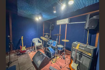 Casa à venda com 316m², 5 quartos e 2 vagas Casa à venda com 316m², 5 quartos e 2 vagasQuarto 4