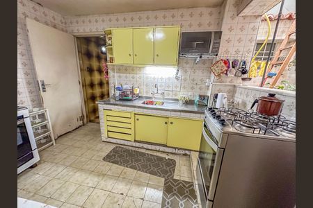 Casa à venda com 316m², 5 quartos e 2 vagas Casa à venda com 316m², 5 quartos e 2 vagasCozinha