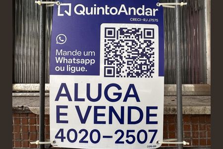 Casa à venda com 316m², 5 quartos e 2 vagas Casa à venda com 316m², 5 quartos e 2 vagasPlaca