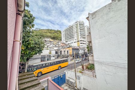Casa à venda com 316m², 5 quartos e 2 vagas Casa à venda com 316m², 5 quartos e 2 vagasVaranda da Suíte