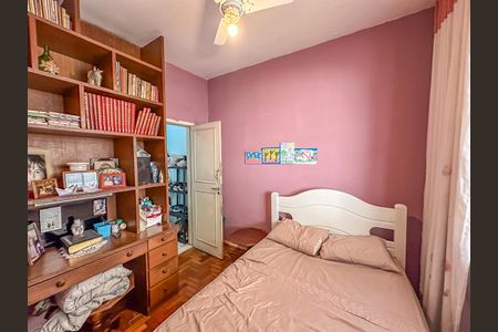 Casa à venda com 316m², 5 quartos e 2 vagas Casa à venda com 316m², 5 quartos e 2 vagasQuarto 2