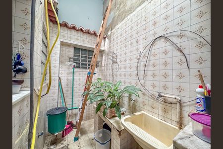 Casa à venda com 316m², 5 quartos e 2 vagas Casa à venda com 316m², 5 quartos e 2 vagasÁrea de Serviço