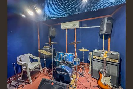 Casa à venda com 316m², 5 quartos e 2 vagas Casa à venda com 316m², 5 quartos e 2 vagasQuarto 4