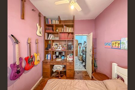 Casa à venda com 316m², 5 quartos e 2 vagas Casa à venda com 316m², 5 quartos e 2 vagasQuarto 2