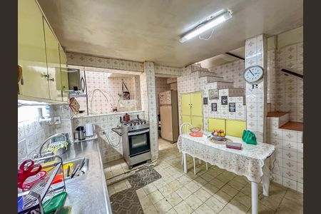 Casa à venda com 316m², 5 quartos e 2 vagas Casa à venda com 316m², 5 quartos e 2 vagasCozinha