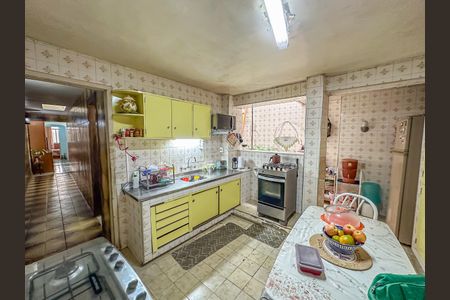 Casa à venda com 316m², 5 quartos e 2 vagas Casa à venda com 316m², 5 quartos e 2 vagasCozinha