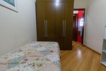 Casa à venda com 183m², 3 quartos e 4 vagasQuarto 2