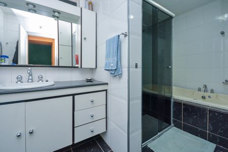 Casa à venda com 172m², 3 quartos e 2 vagasBanheiro da Suíte