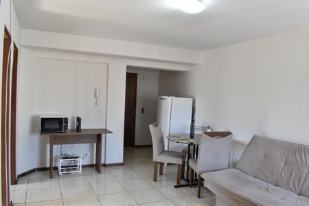 Sala de kitnet/studio para alugar com 1 quarto, 36m² em Centro, Curitiba
