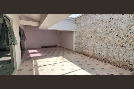 Casa para alugar com 420m², 4 quartos e 6 vagasQuintal