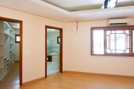 Casa para alugar com 325m², 4 quartos e 4 vagasSuíte