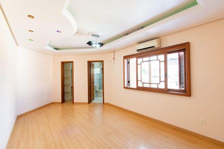 Casa para alugar com 325m², 4 quartos e 4 vagasSuíte