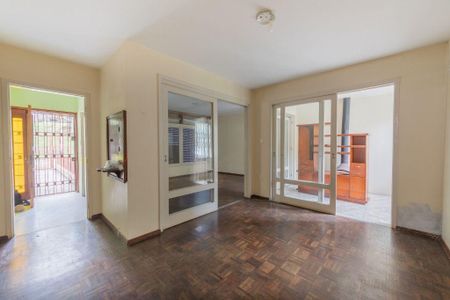 Casa à venda com 3 quartos, 378m² em Medianeira, Porto Alegre