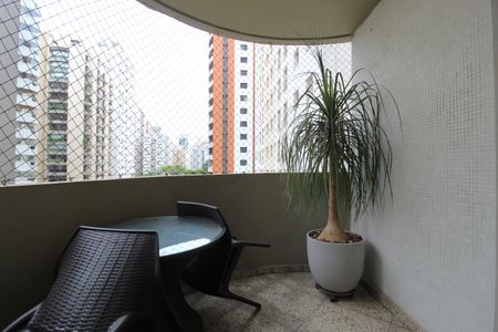 Apartamento para alugar com 117m², 3 quartos e 2 vagasVaranda