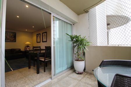 Apartamento para alugar com 117m², 3 quartos e 2 vagasVaranda