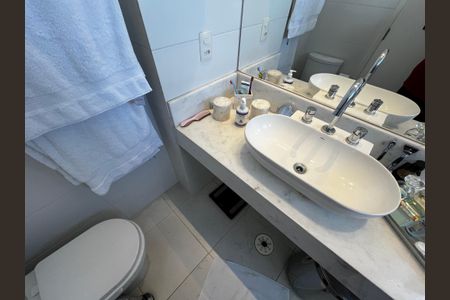 Apartamento à venda com 129m², 3 quartos e 3 vagasBanheiro da Suíte 2