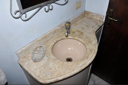 Casa à venda com 250m², 5 quartos e 4 vagas Casa à venda com 250m², 5 quartos e 4 vagasBanheiro da Suíte da Edícula