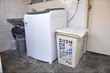 Casa à venda com 250m², 5 quartos e 4 vagas Casa à venda com 250m², 5 quartos e 4 vagasÁrea de Serviço