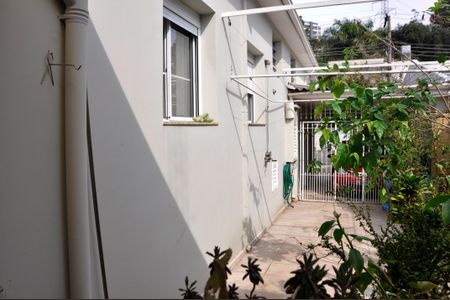 Casa à venda com 250m², 5 quartos e 4 vagas Casa à venda com 250m², 5 quartos e 4 vagasQuintal