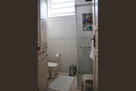 Casa à venda com 250m², 5 quartos e 4 vagas Casa à venda com 250m², 5 quartos e 4 vagasBanheiro Social 1