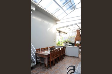 Casa à venda com 250m², 5 quartos e 4 vagas Casa à venda com 250m², 5 quartos e 4 vagasÁrea comum - Churrasqueira