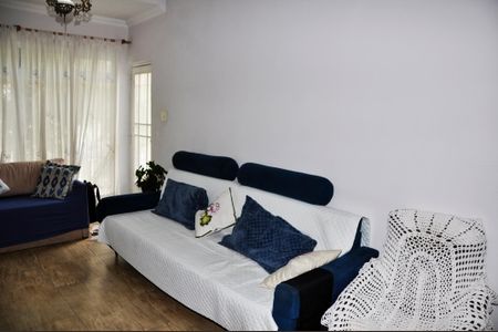 Casa à venda com 250m², 5 quartos e 4 vagas Casa à venda com 250m², 5 quartos e 4 vagasSala