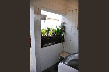 Casa à venda com 250m², 5 quartos e 4 vagas Casa à venda com 250m², 5 quartos e 4 vagasÁrea de Serviço