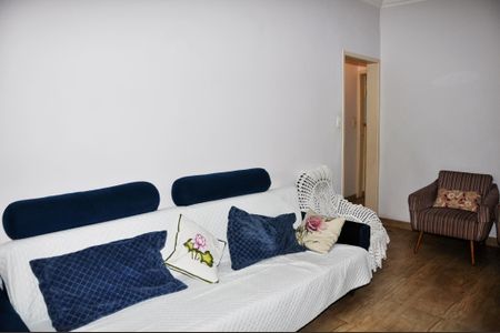 Casa à venda com 250m², 5 quartos e 4 vagas Casa à venda com 250m², 5 quartos e 4 vagasSala