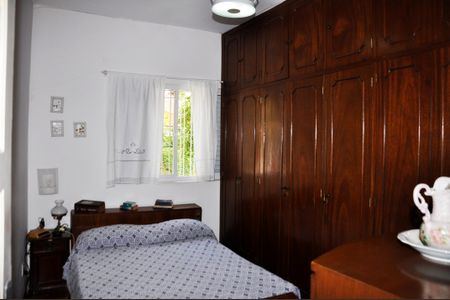 Casa à venda com 250m², 5 quartos e 4 vagas Casa à venda com 250m², 5 quartos e 4 vagasQuarto 1