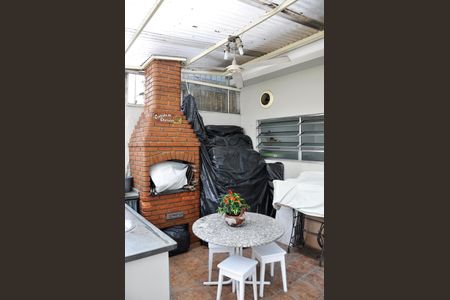 Casa à venda com 250m², 5 quartos e 4 vagas Casa à venda com 250m², 5 quartos e 4 vagasÁrea comum - Churrasqueira