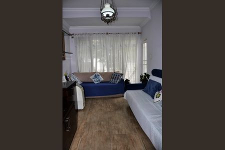 Casa à venda com 250m², 5 quartos e 4 vagas Casa à venda com 250m², 5 quartos e 4 vagasSala