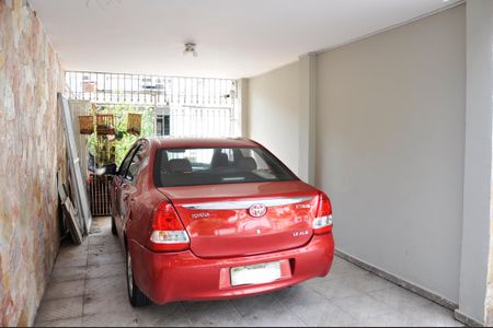 Casa à venda com 250m², 5 quartos e 4 vagas Casa à venda com 250m², 5 quartos e 4 vagasGaragem