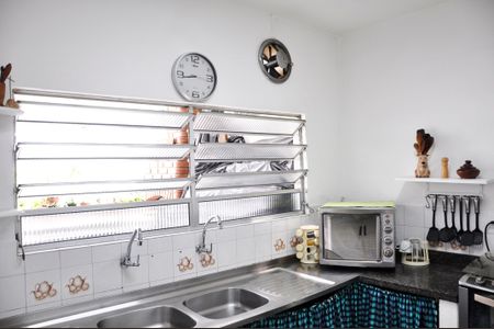 Casa à venda com 250m², 5 quartos e 4 vagas Casa à venda com 250m², 5 quartos e 4 vagasCozinha 2