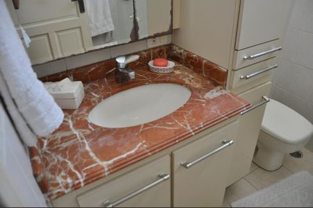 Casa à venda com 250m², 5 quartos e 4 vagas Casa à venda com 250m², 5 quartos e 4 vagasBanheiro Social 1