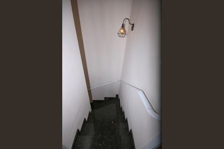 Casa de condomínio para alugar com 80m², 2 quartos e 1 vaga Casa de condomínio para alugar com 80m², 2 quartos e 1 vagaEscada