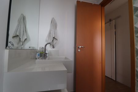 Apartamento à venda com 83m², 2 quartos e 2 vagasBanheiro da Suíte