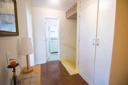 Casa à venda com 198m², 4 quartos e 2 vagas Casa à venda com 198m², 4 quartos e 2 vagasCorredor