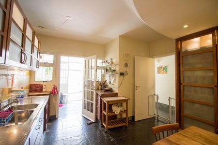 Casa à venda com 198m², 4 quartos e 2 vagas Casa à venda com 198m², 4 quartos e 2 vagasCozinha