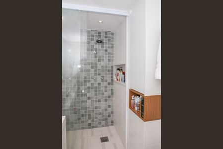 Apartamento para alugar com 241m², 4 quartos e 3 vagas Apartamento para alugar com 241m², 4 quartos e 3 vagasBanheiro da Suíte 1