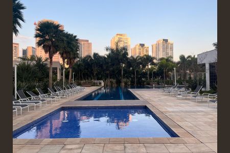 Apartamento para alugar com 241m², 4 quartos e 3 vagas Apartamento para alugar com 241m², 4 quartos e 3 vagasÁrea comum - Piscina