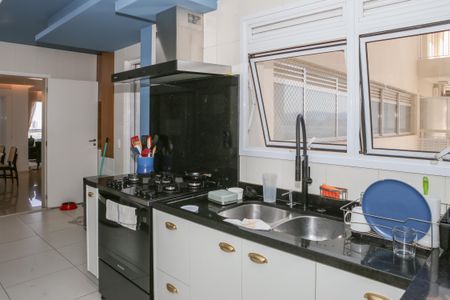 Apartamento para alugar com 241m², 4 quartos e 3 vagas Apartamento para alugar com 241m², 4 quartos e 3 vagasCozinha