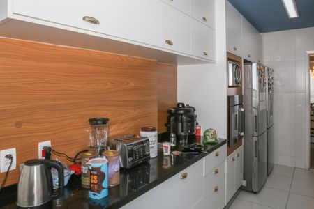 Apartamento para alugar com 241m², 4 quartos e 3 vagas Apartamento para alugar com 241m², 4 quartos e 3 vagasCozinha