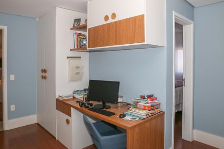 Apartamento para alugar com 241m², 4 quartos e 3 vagas Apartamento para alugar com 241m², 4 quartos e 3 vagasEscritório