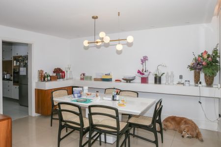 Apartamento para alugar com 241m², 4 quartos e 3 vagas Apartamento para alugar com 241m², 4 quartos e 3 vagasSala